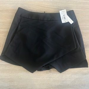 Aqua Women’s Black Envelope Skort